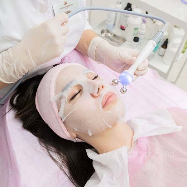 Как избавиться от подкожной сыпи на лбу