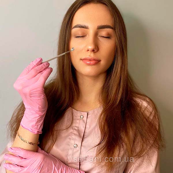 Какая чистка лучше от чёрных точек на лице