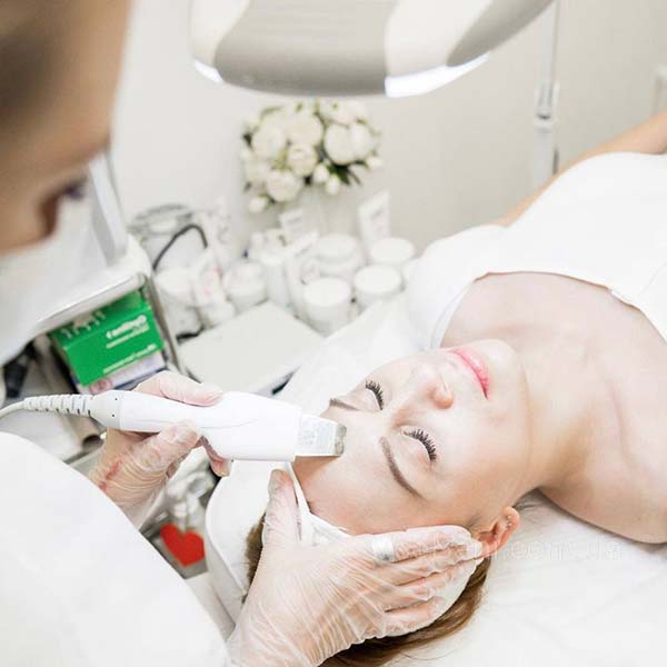 косметическая чистка от черных точек в ушах косметическая чистка от черных точек в ушах