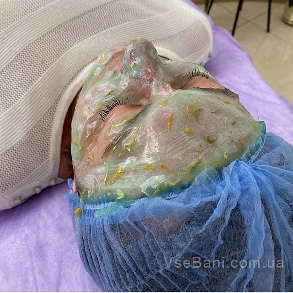 Чтобы избавиться от сыпи на лице в домашних условиях уделите внимание лосьонам и маскам