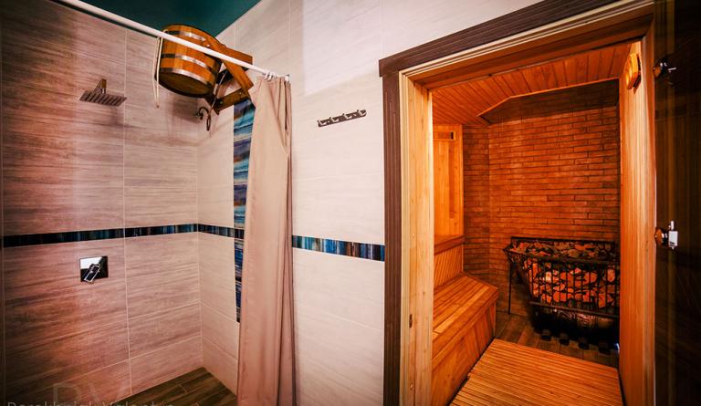 Лазня з водопадом